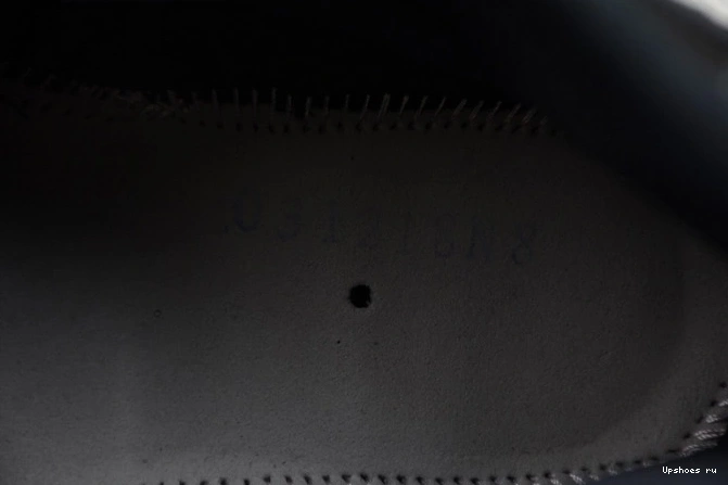 378037-005 Cap 11 Gown  Jordan and Retro 1123